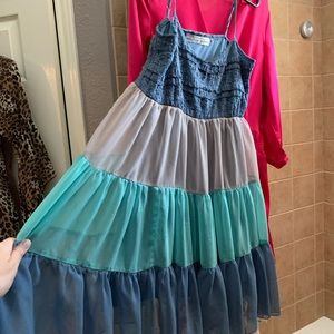 Lace an cloth dress in blues